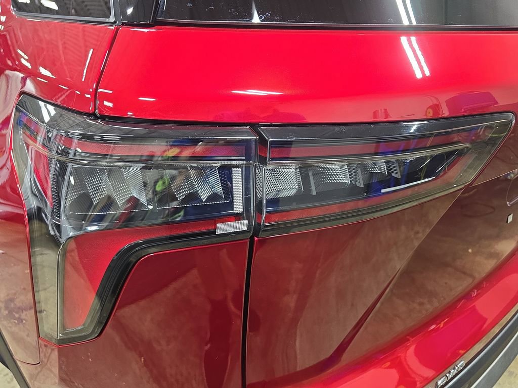 Used 2025 Chevrolet Equinox LT w/ Safety and Technology Package image 34