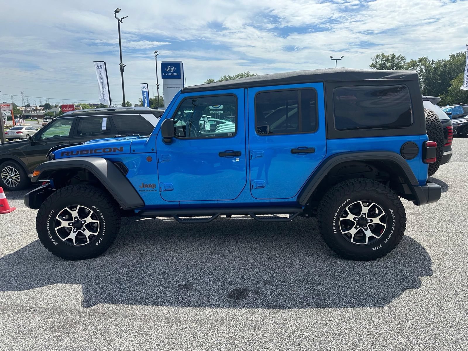 Used 2023 Jeep Wrangler Unlimited Rubicon w/ LED Lighting Group AWD/4WD image 2