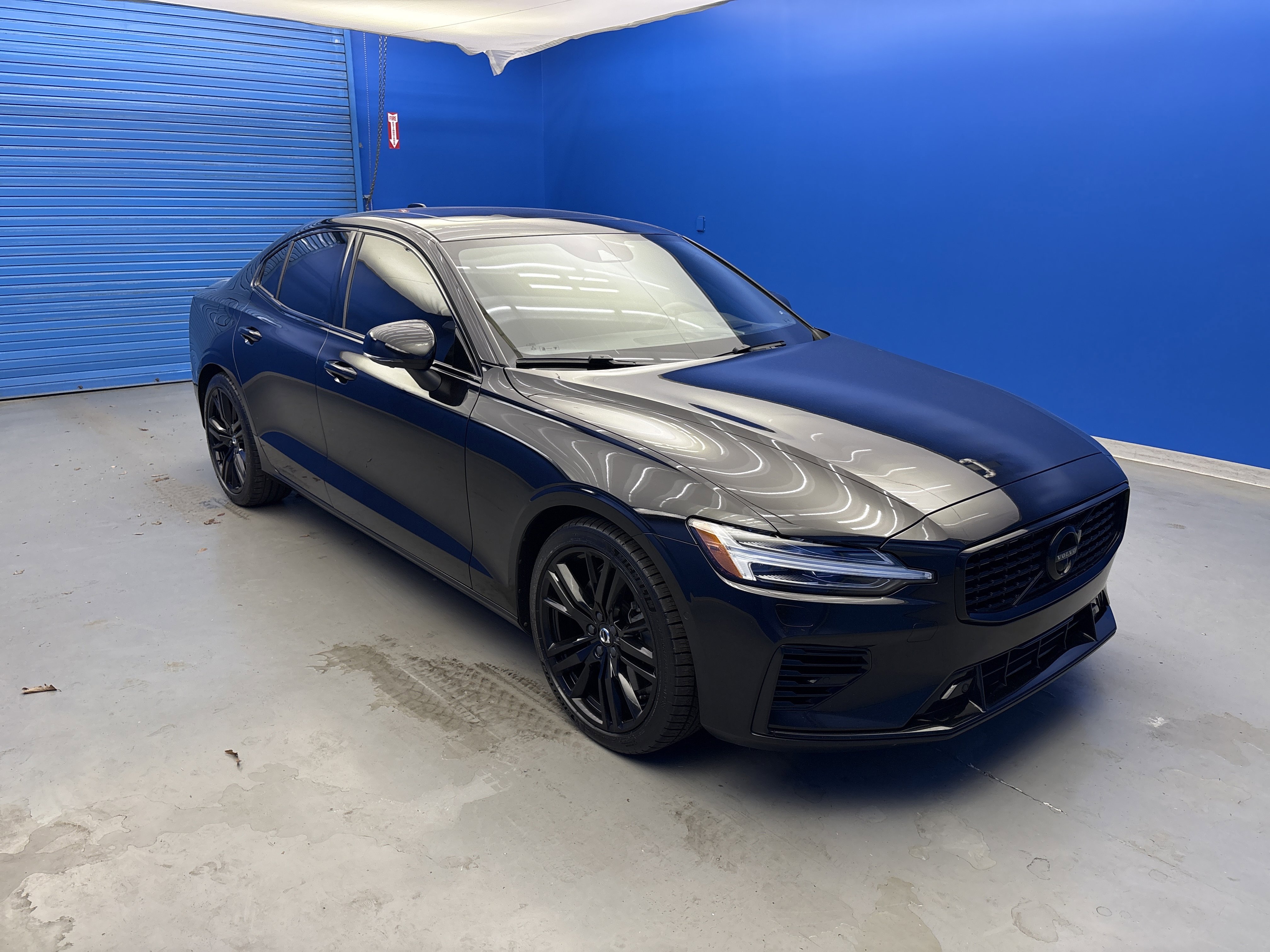 Used 2022 Volvo S60 T8 R-Design AWD/4WD image 2