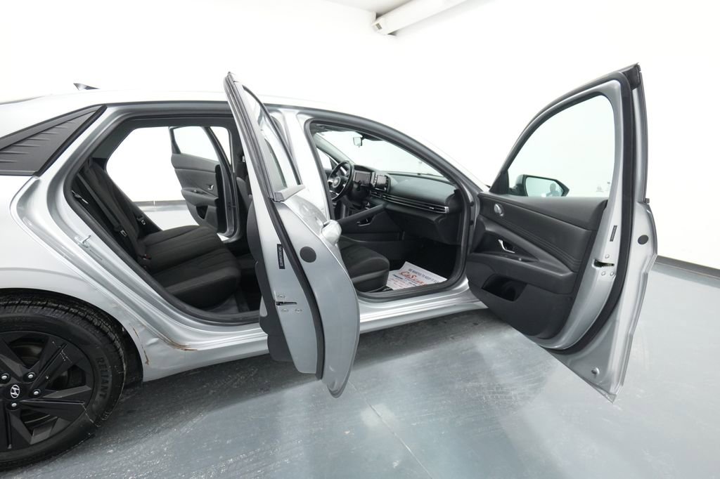 Used 2021 Hyundai Elantra SEL w/ Convenience Package image 26