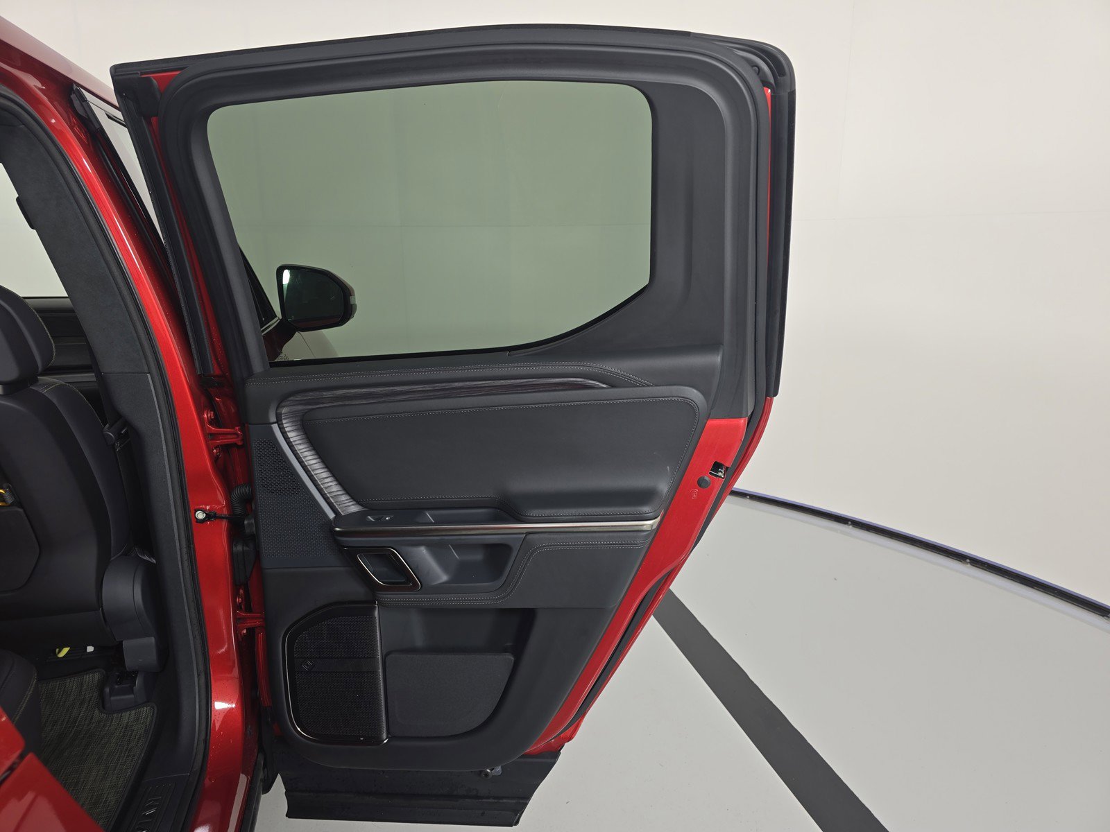 Used 2023 Rivian R1T Adventure image 19