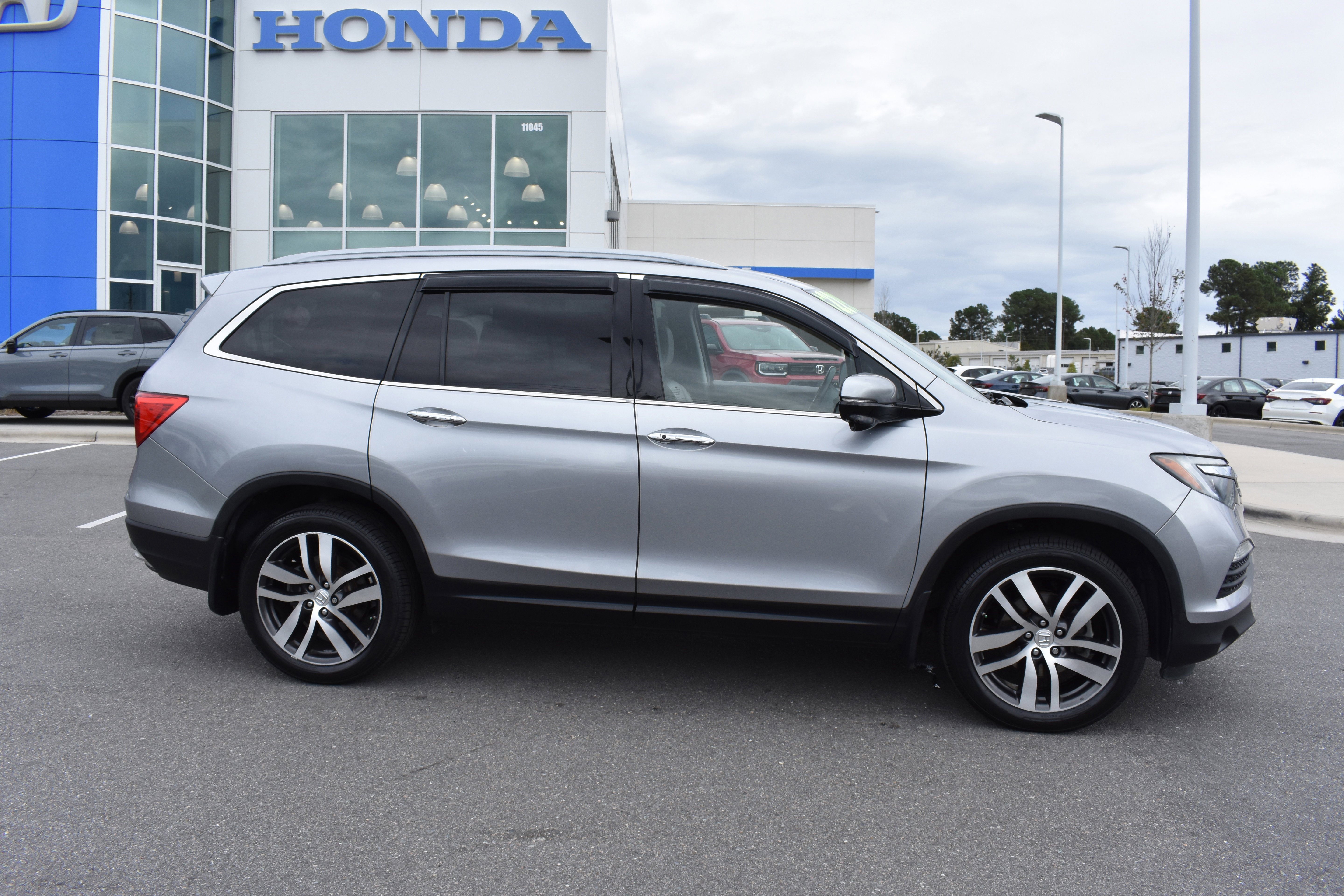 Certified 2018 Honda Pilot Touring image 10