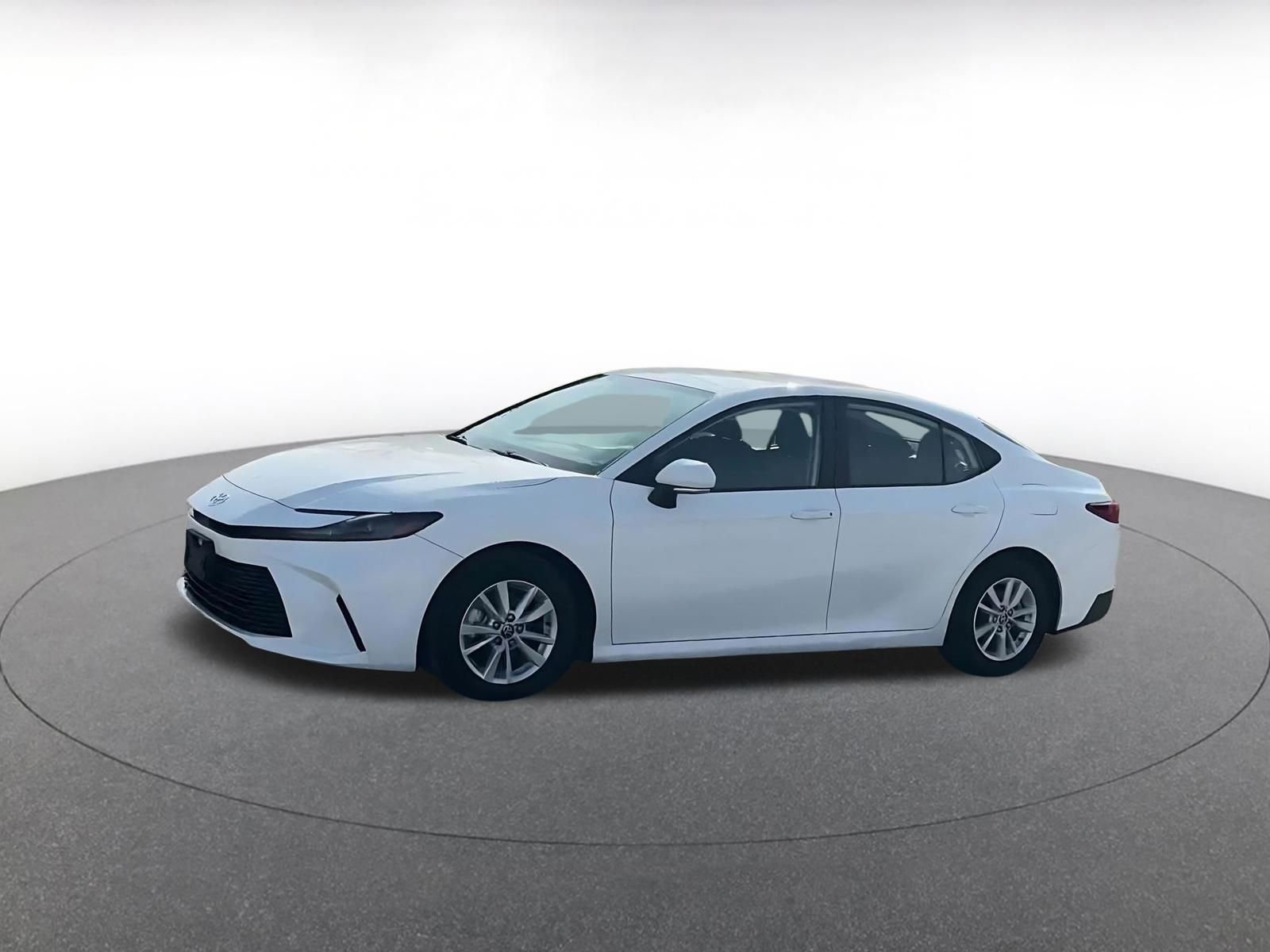 Used 2025 Toyota Camry LE image 9