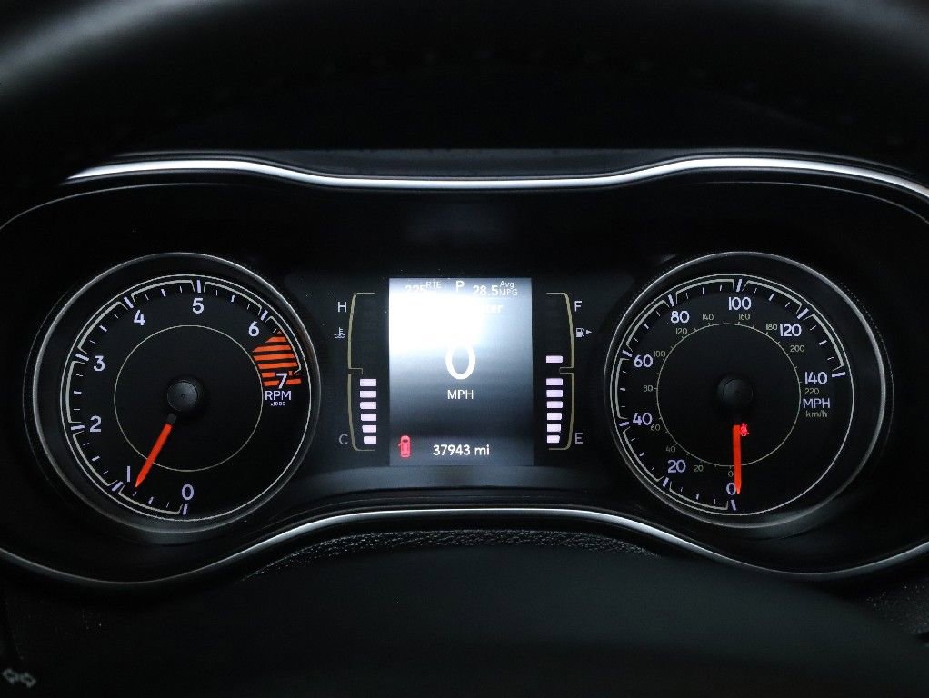 Used 2019 Jeep Cherokee Latitude Plus w/ Cold Weather Group AWD/4WD image 24