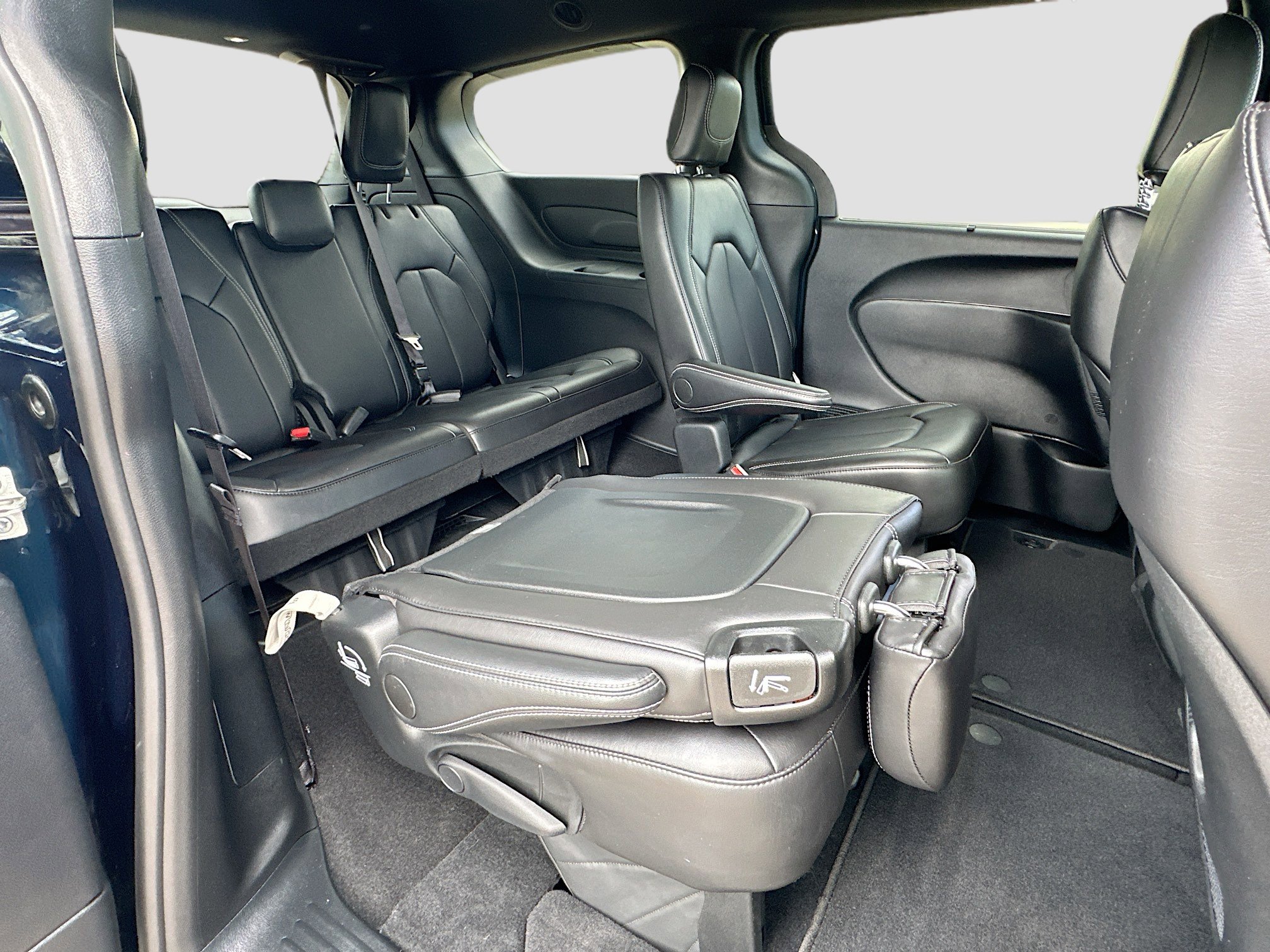 Used 2025 Chrysler Pacifica Select FWD image 25