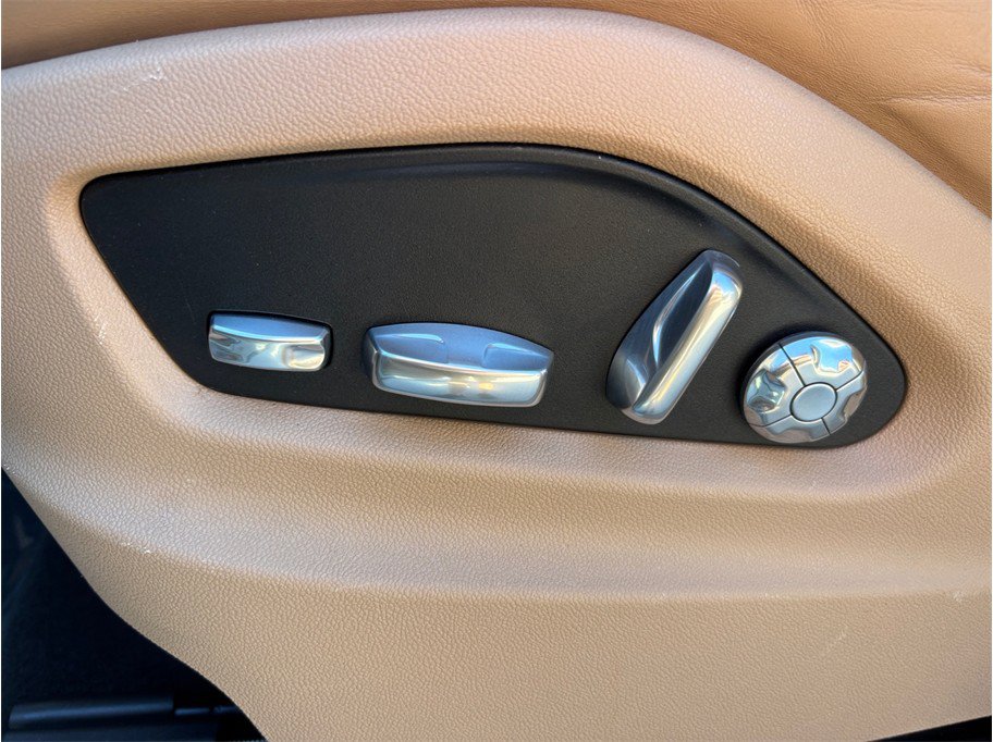 Used 2019 Porsche Cayenne w/ Premium Package AWD/4WD image 21