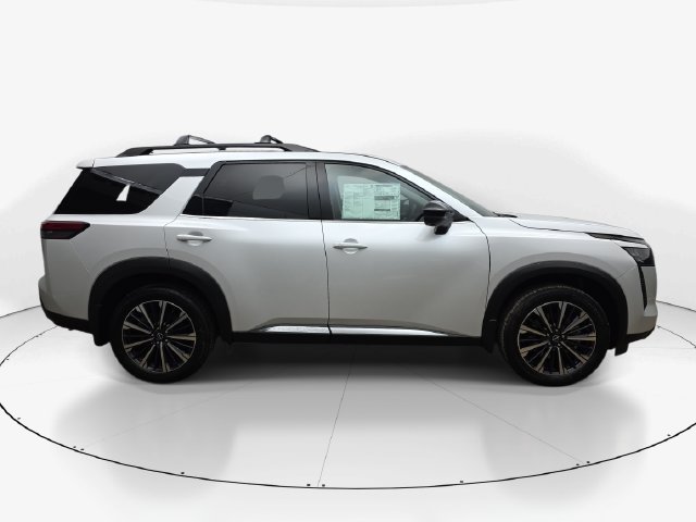 New 2026 Nissan Pathfinder Platinum w/ Accent Package FWD image 5