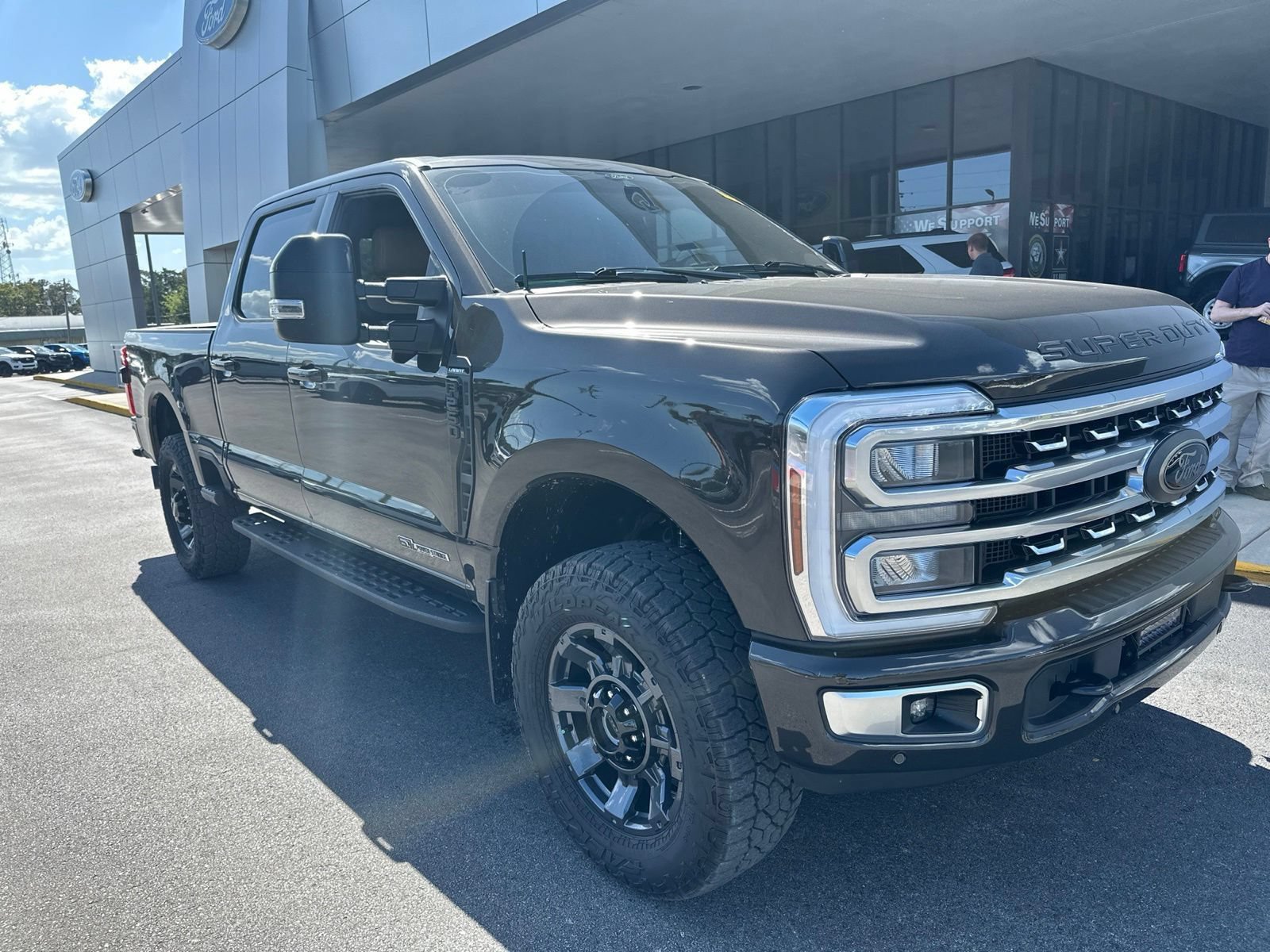 Used 2024 Ford F250 Lariat w/ Lariat Ultimate Package AWD/4WD image 2