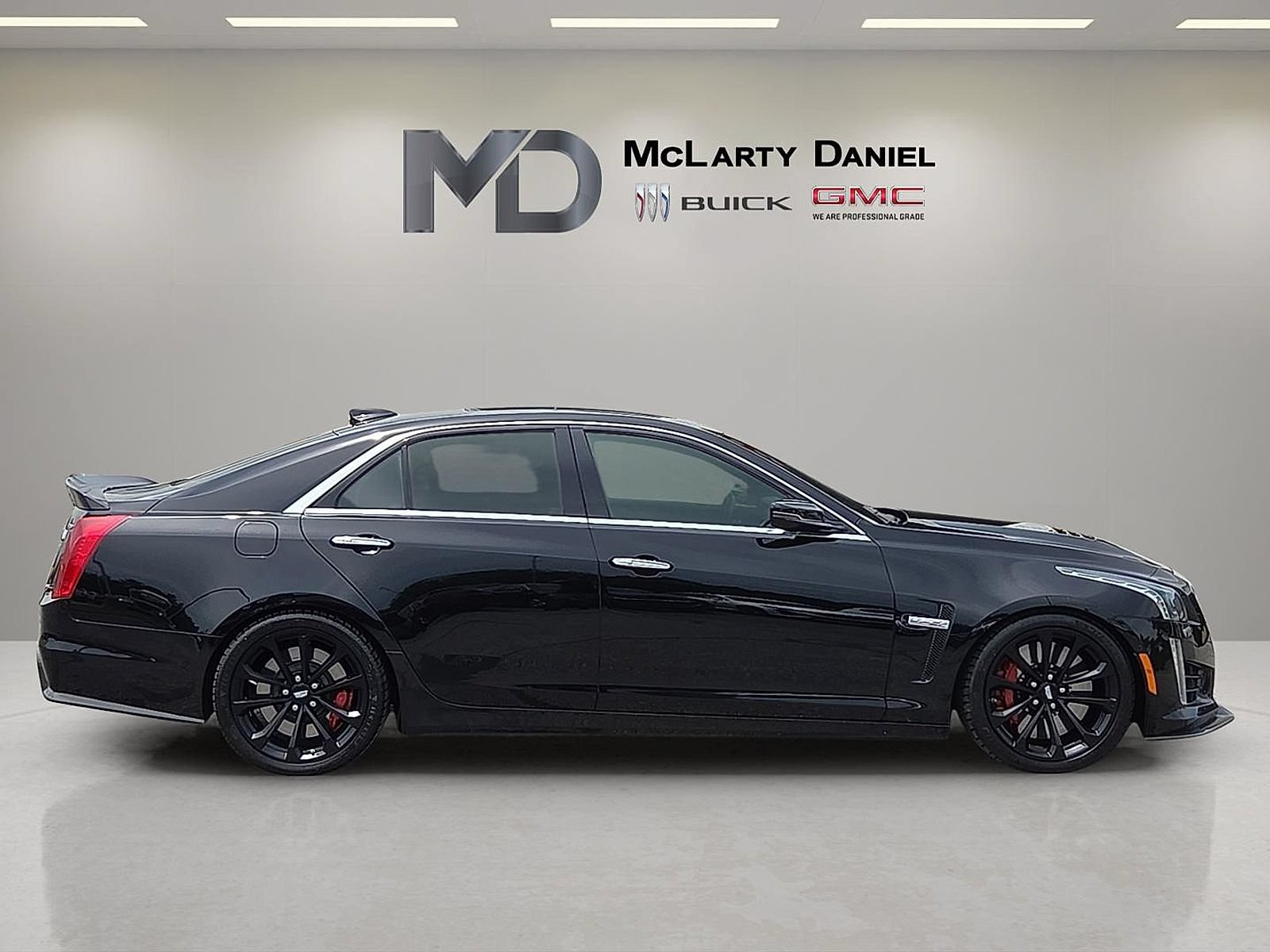 Certified 2018 Cadillac CTS V w/ Carbon Fiber Package RWD image 15