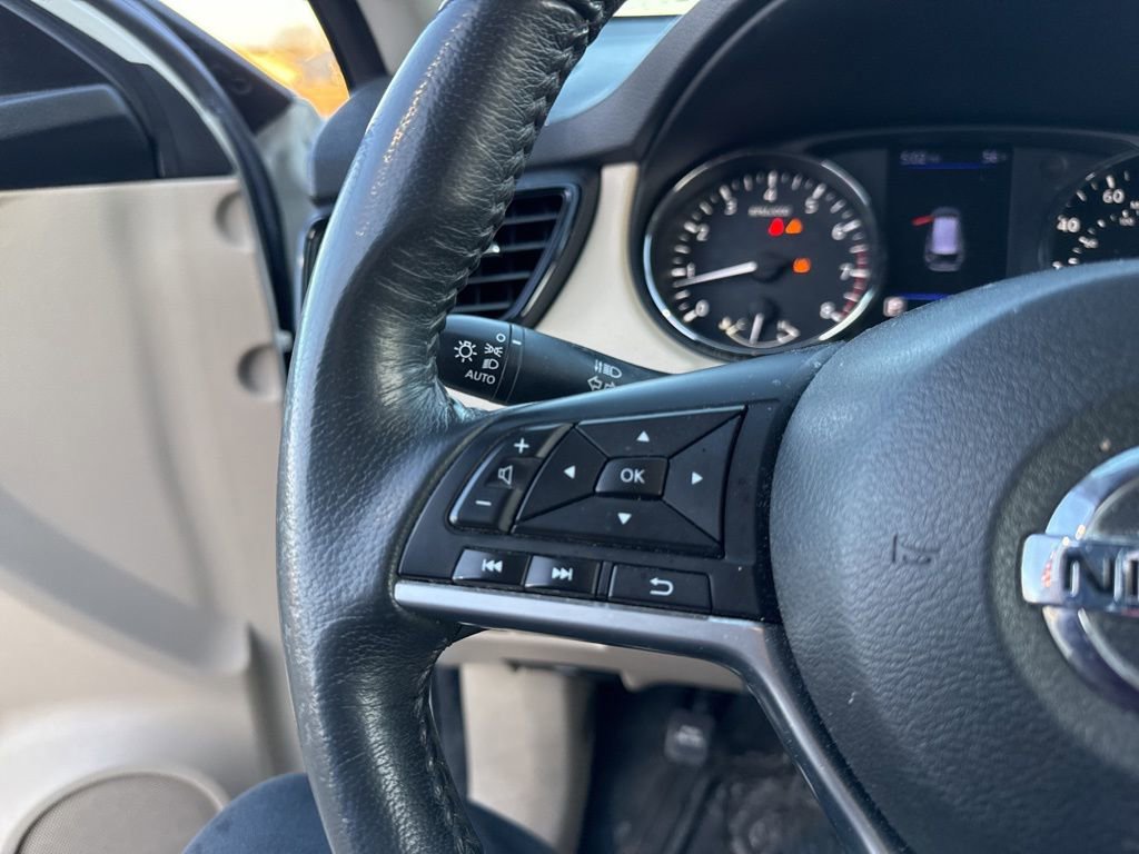 Used 2018 Nissan Rogue SV image 22