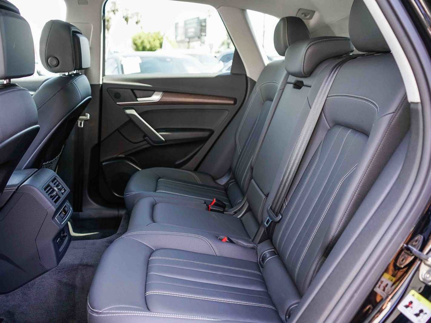 Used 2023 Audi Q5 2.0T Premium w/ Convenience Package image 18