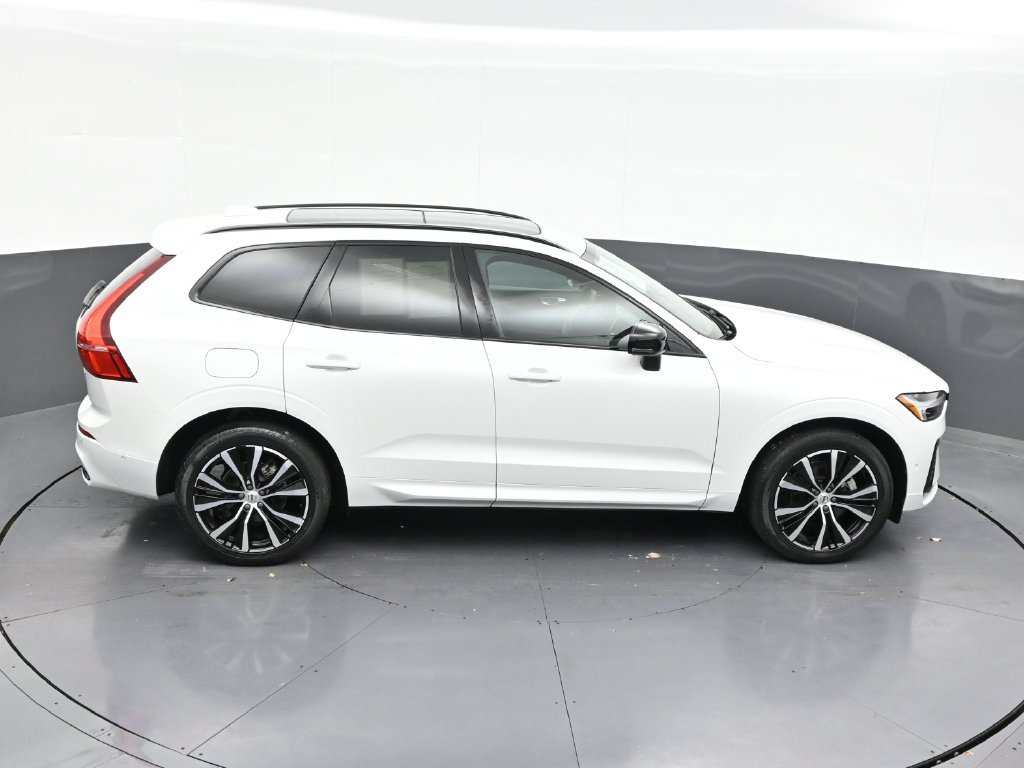 Certified 2024 Volvo XC60 B5 Plus AWD/4WD image 24