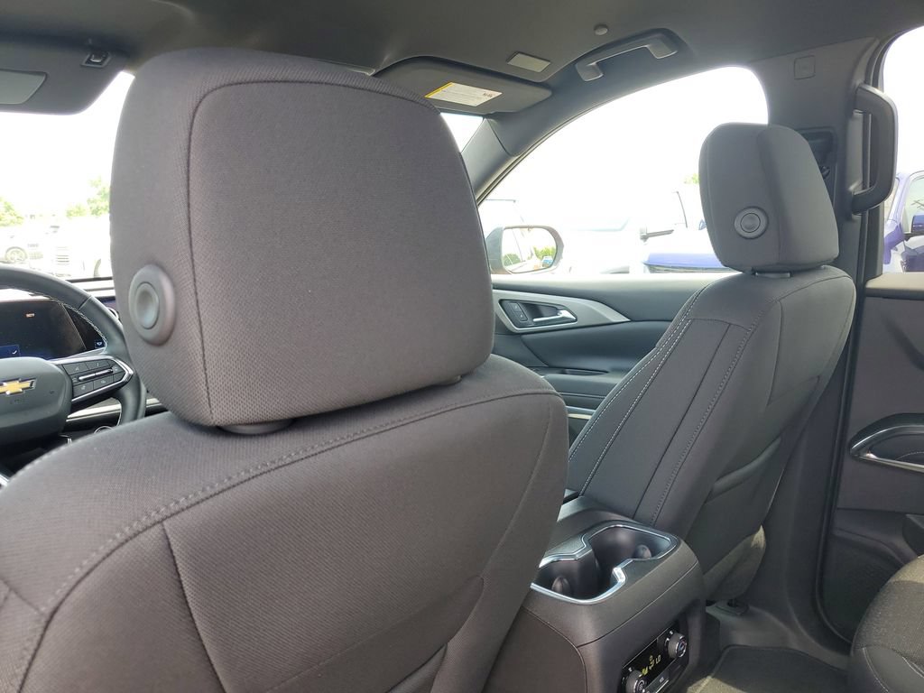 Used 2025 Chevrolet Traverse LT w/ Driver Confidence Package AWD/4WD image 32