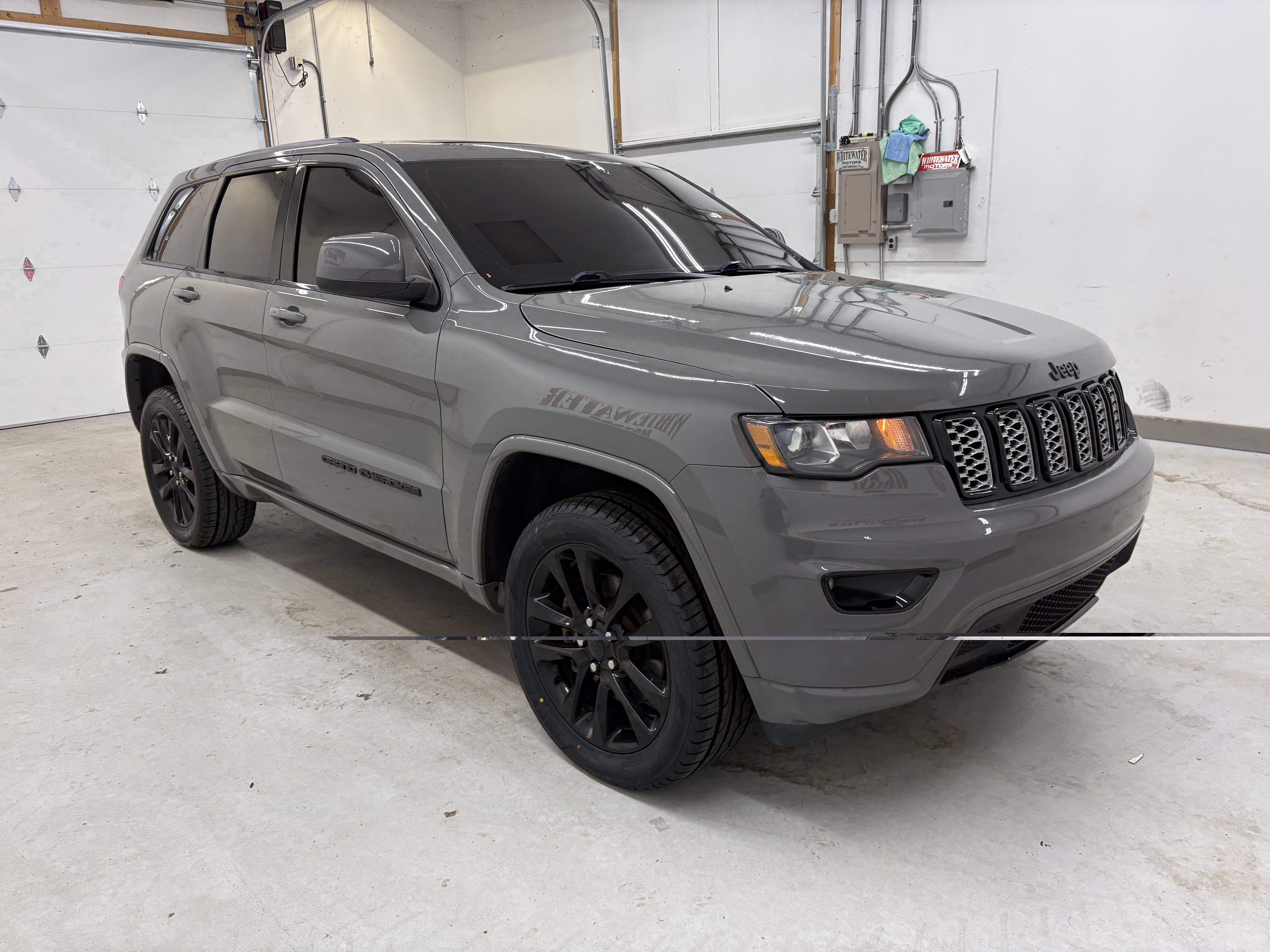 Used 2021 Jeep Grand Cherokee Laredo X AWD/4WD image 5