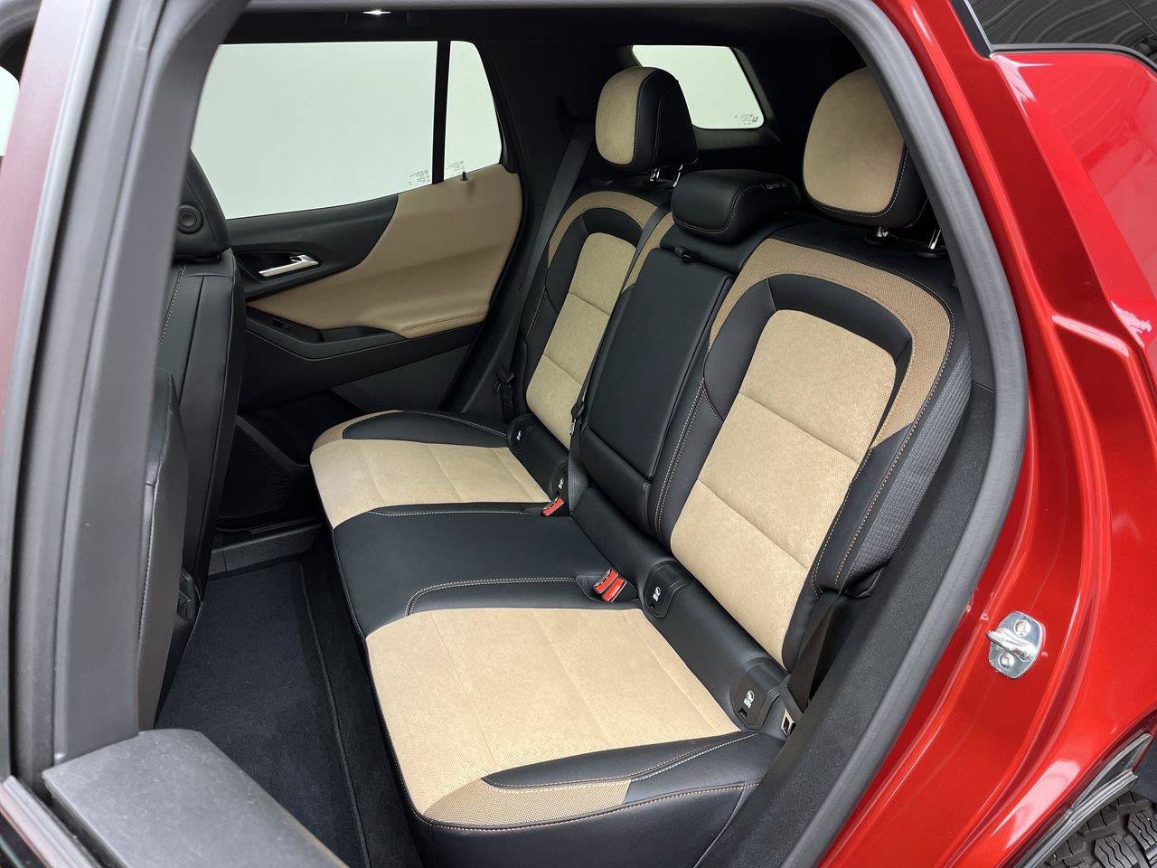Certified 2025 Chevrolet Equinox ACTIV w/ Safety and Technology Package AWD/4WD image 12