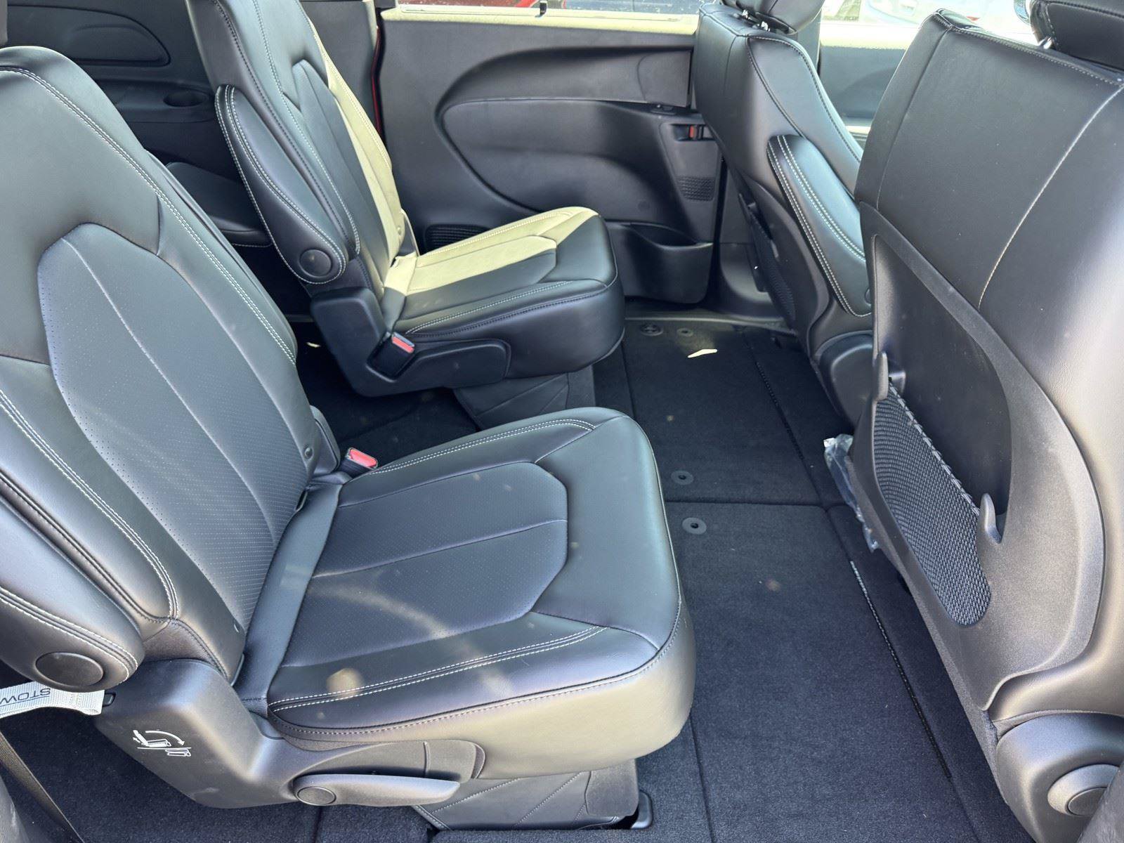 New 2025 Chrysler Voyager LX FWD image 10