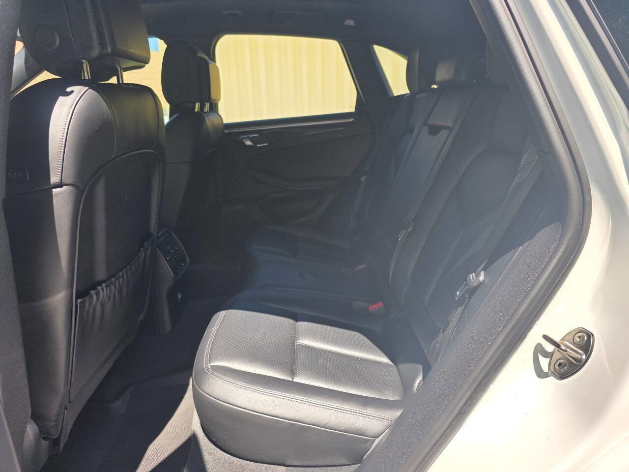 Used 2015 Porsche Macan S w/ Premium Package Plus AWD/4WD image 29