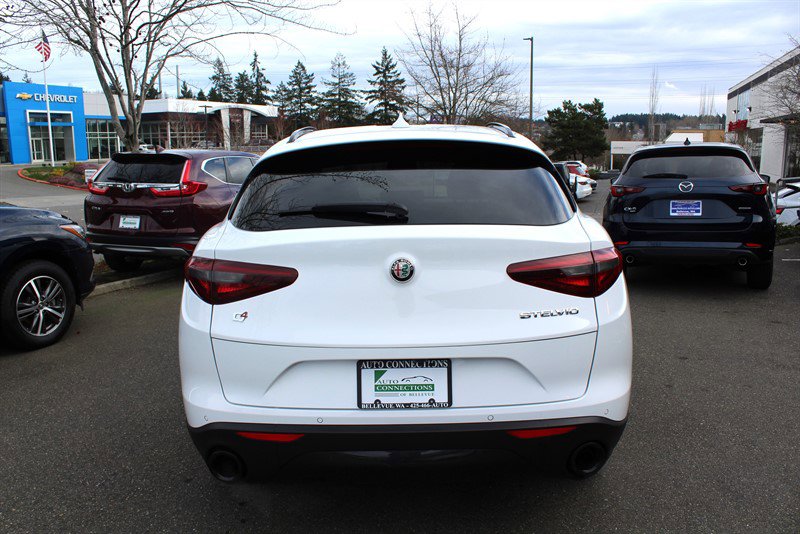 Used 2022 Alfa Romeo Stelvio Sprint image 4