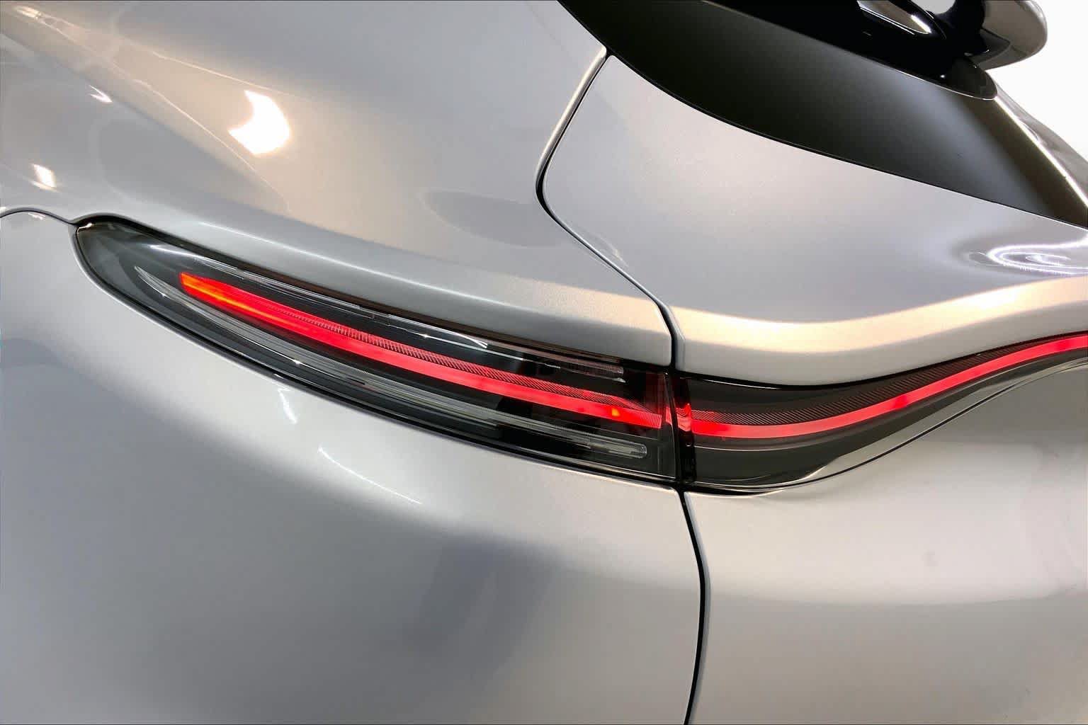 Used 2021 Aston Martin DBX AWD/4WD image 28