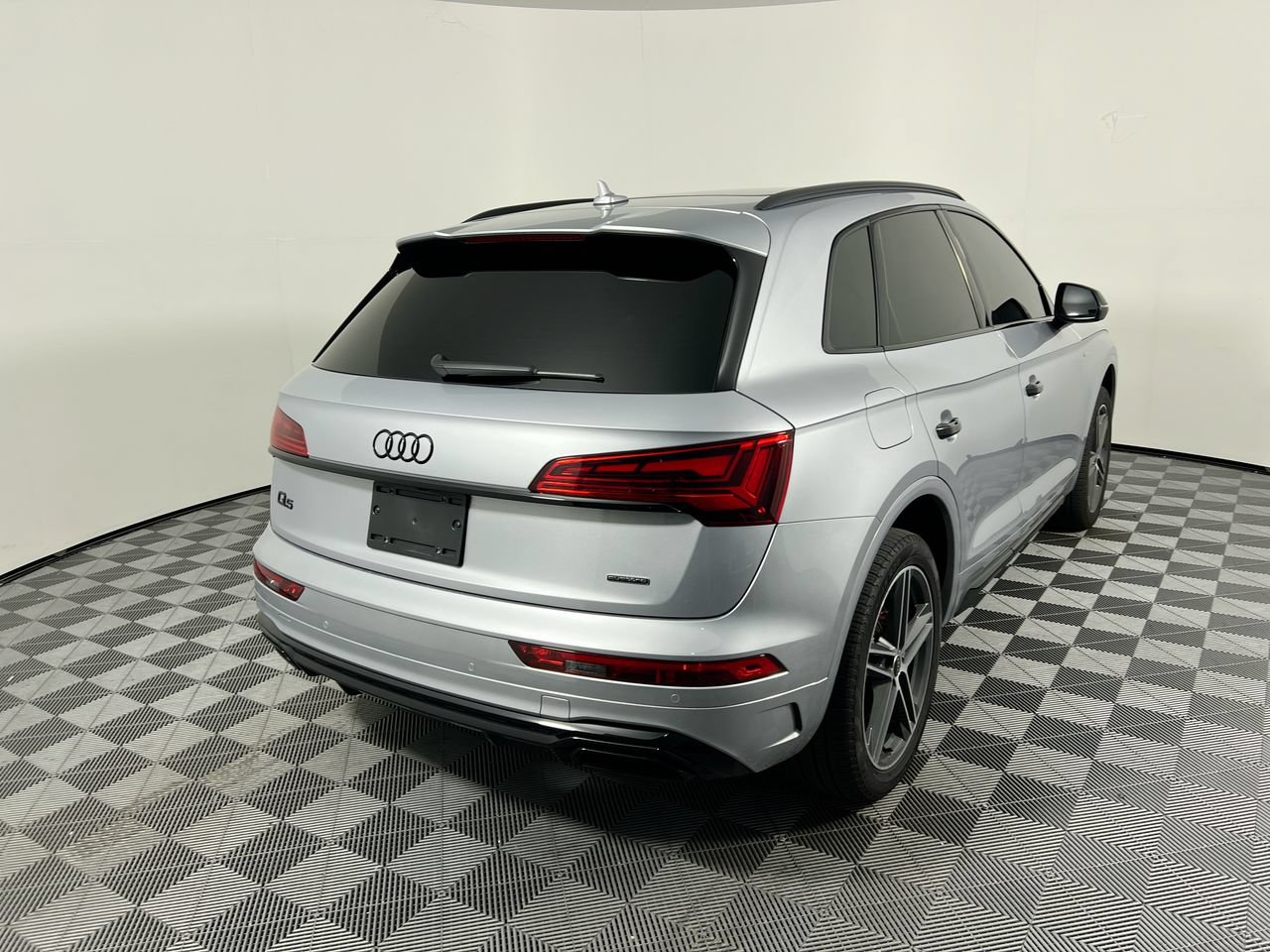 Used 2025 Audi Q5 e Premium Plus w/ Premium Plus Package AWD/4WD image 3