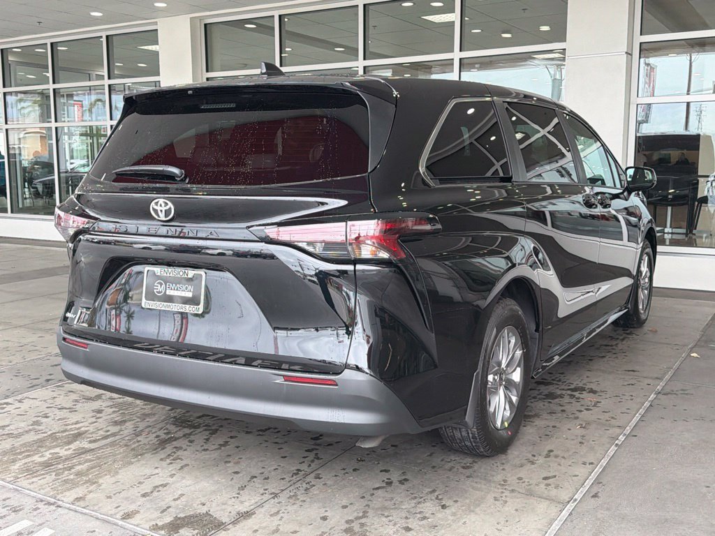 New 2026 Toyota Sienna LE FWD image 13