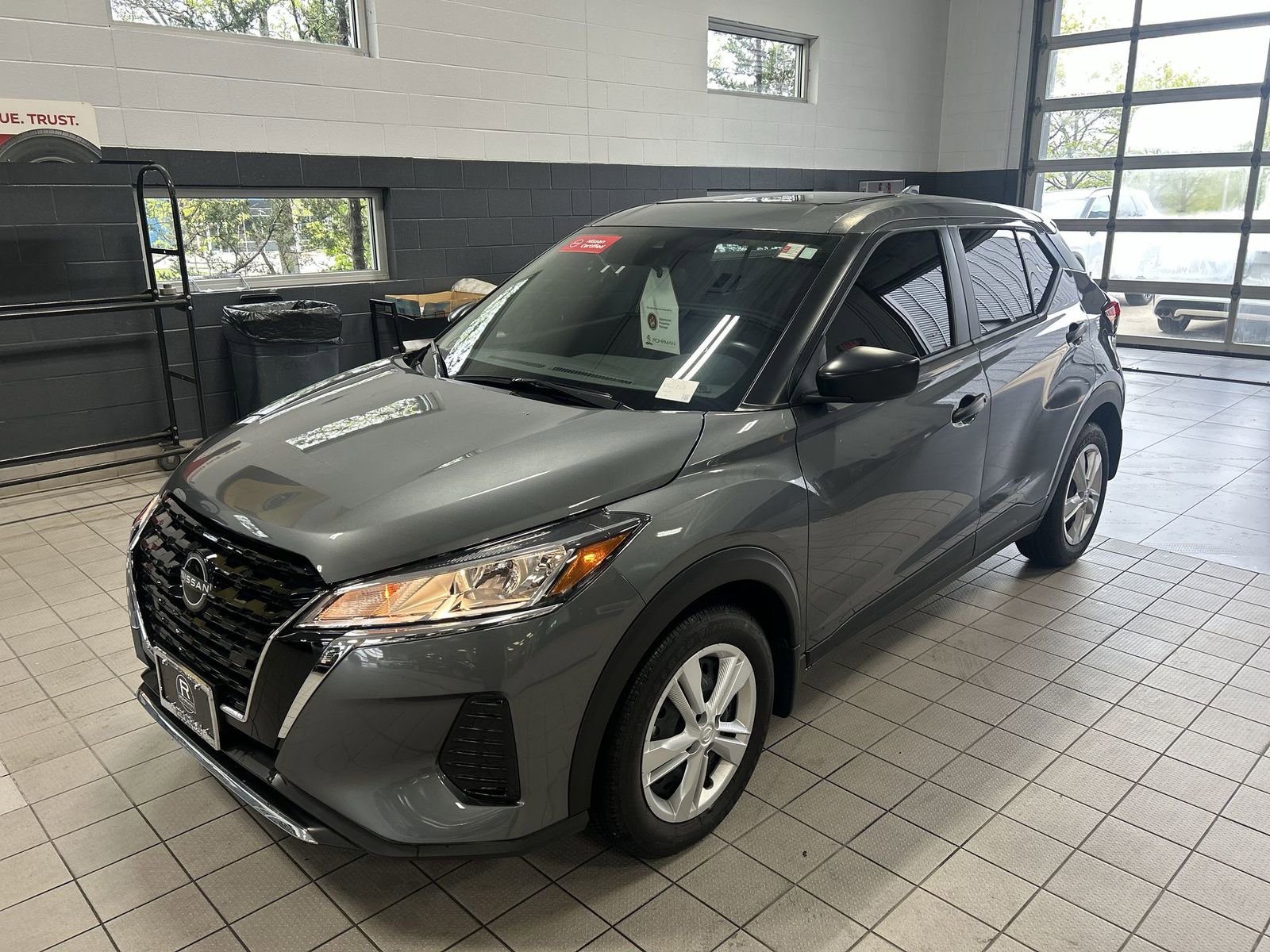 Certified 2025 Nissan Kicks Play S FWD image 31