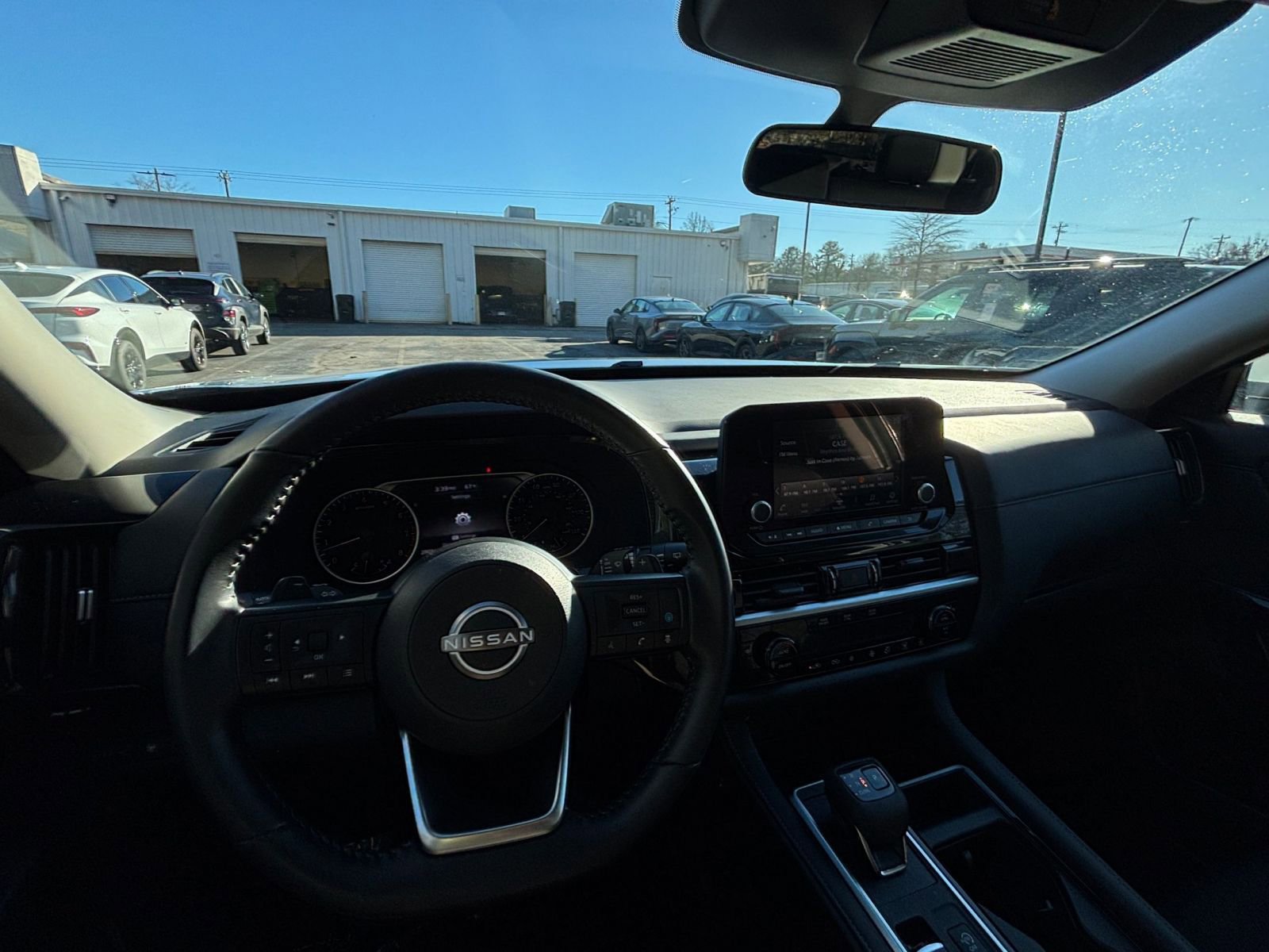 Used 2025 Nissan Pathfinder SV image 34