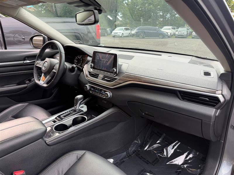 Used 2020 Nissan Altima 2.0 Platinum FWD image 17