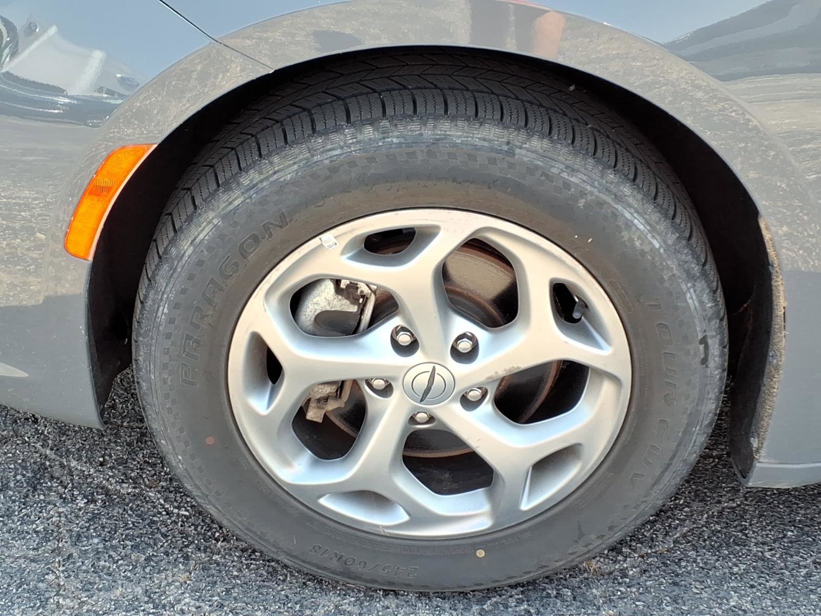 Used 2023 Chrysler Pacifica Limited FWD image 33
