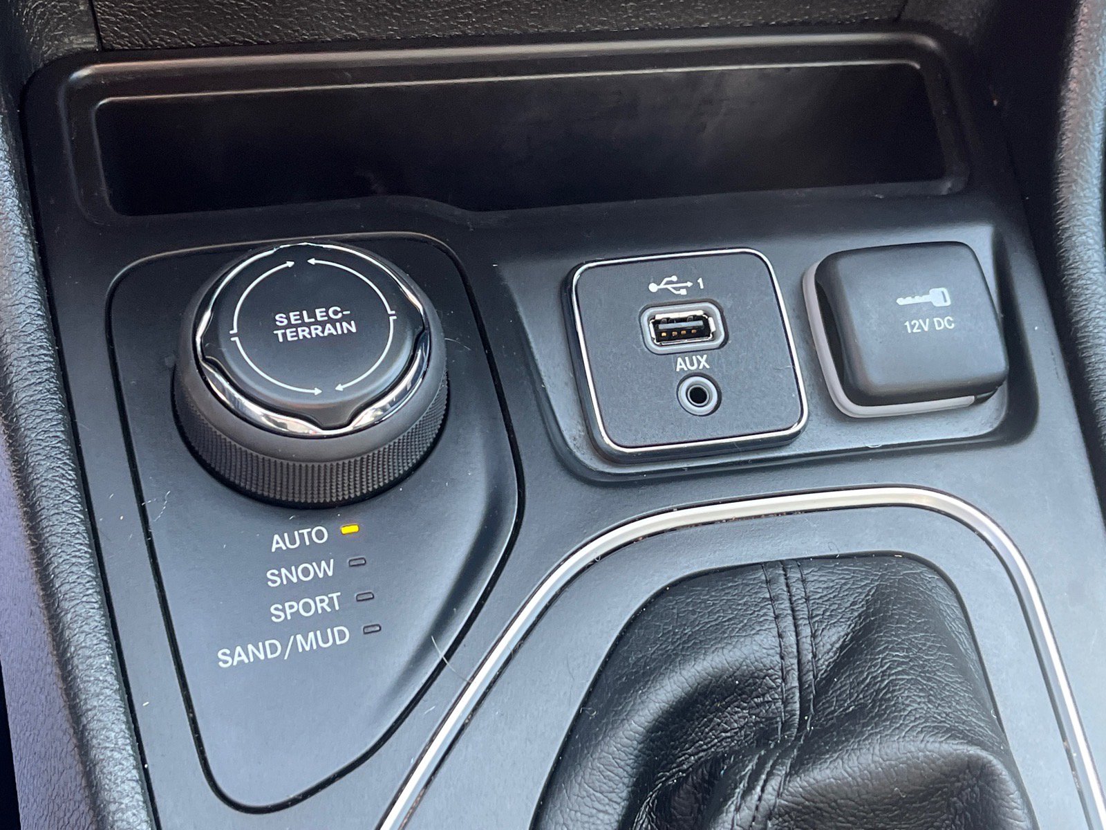 Used 2022 Jeep Cherokee Latitude w/ Sun & Sound Group AWD/4WD image 14
