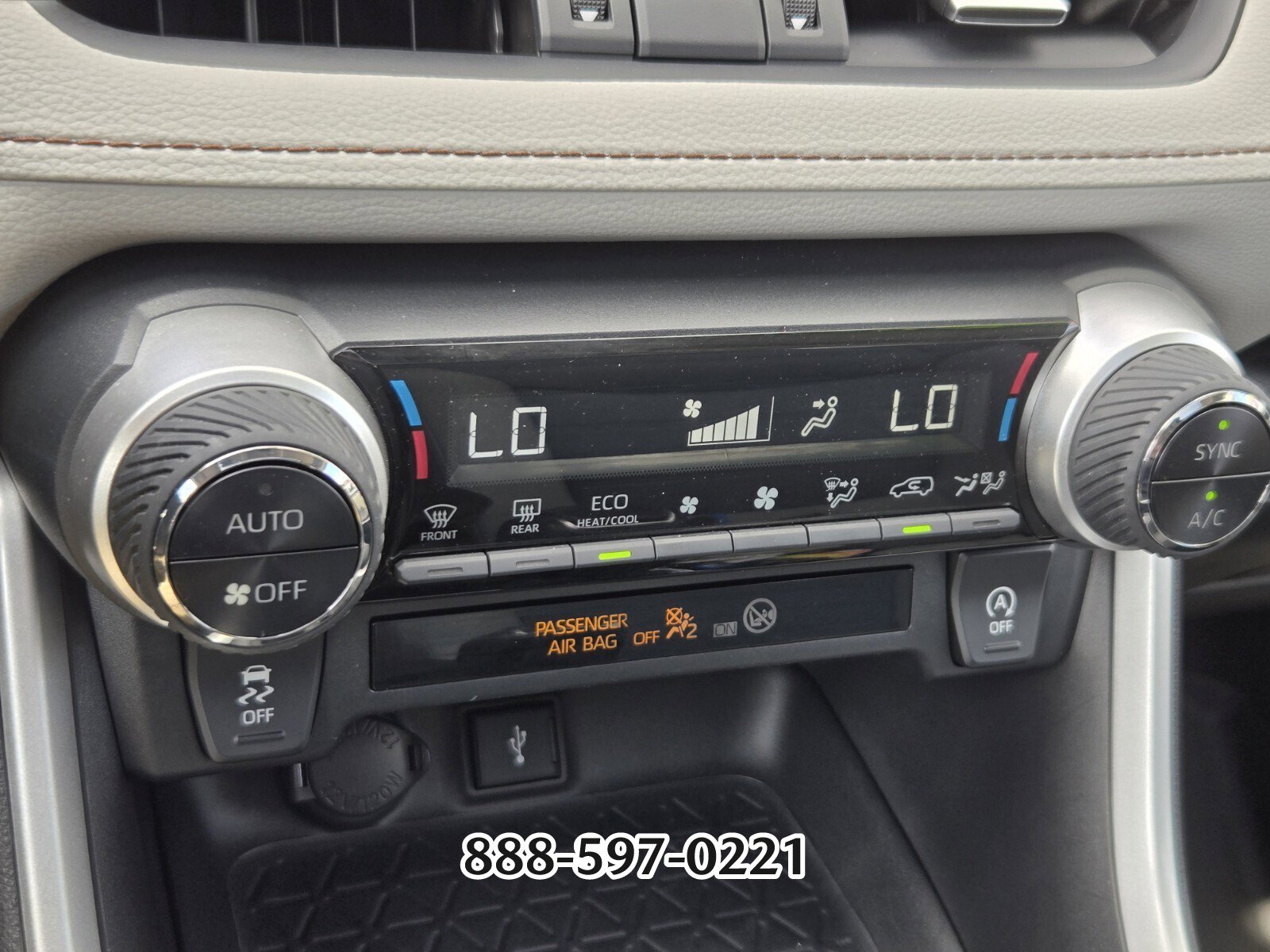 Used 2021 Toyota RAV4 XLE Premium image 23