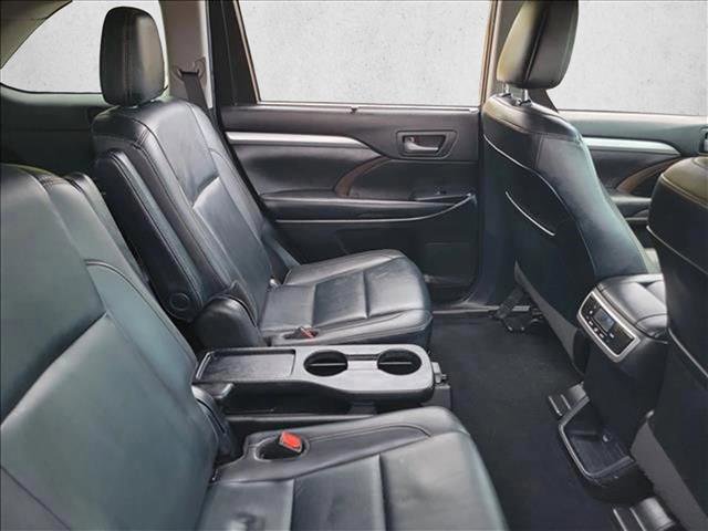 Used 2019 Toyota Highlander XLE image 16
