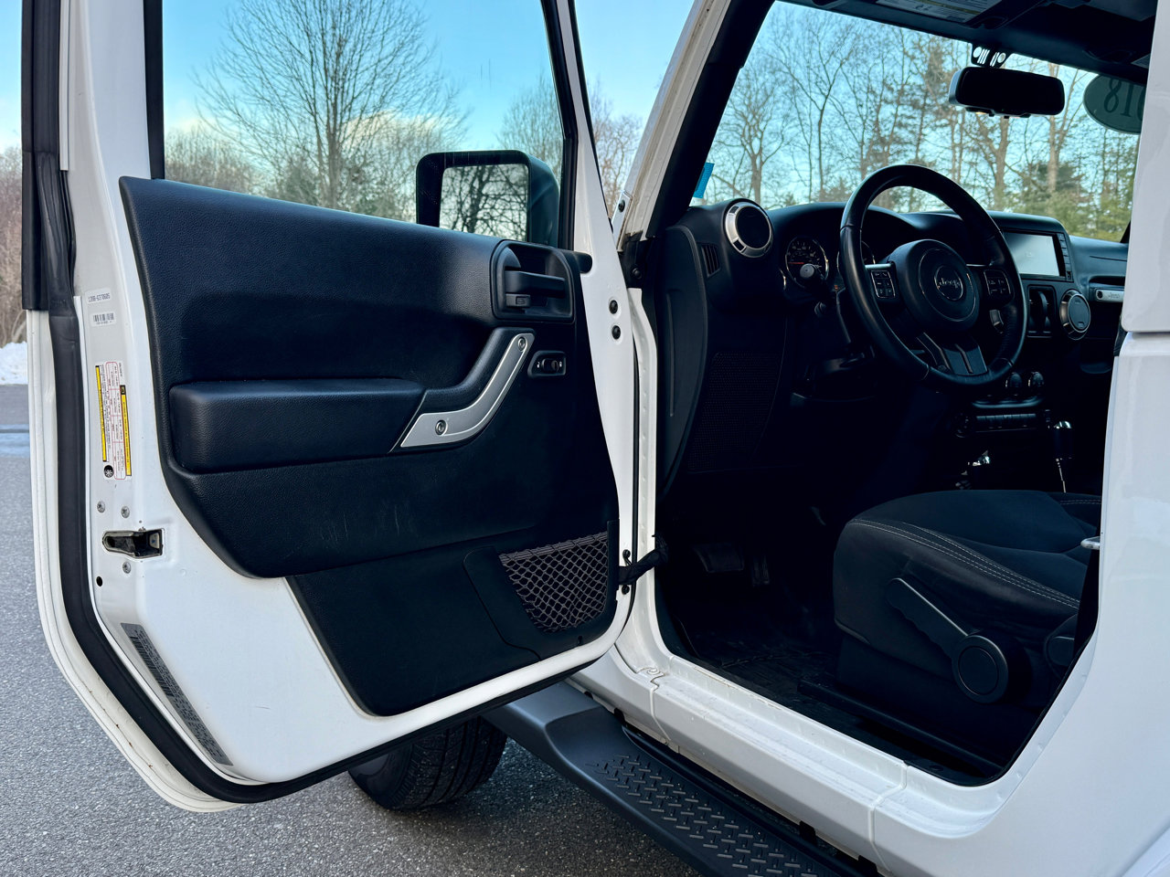 Used 2018 Jeep Wrangler Sahara w/ Connectivity Group image 12