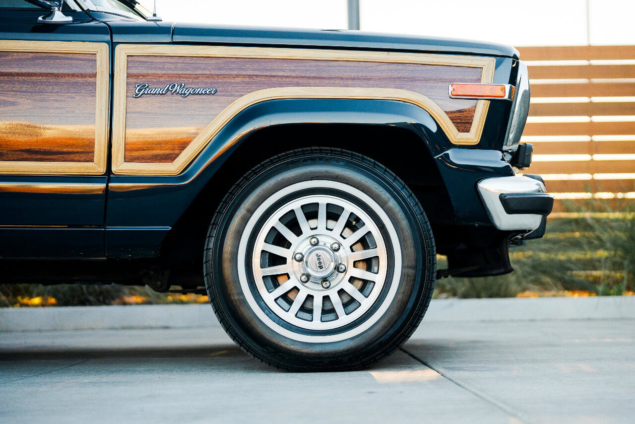 Used 1987 Jeep Grand Wagoneer image 40