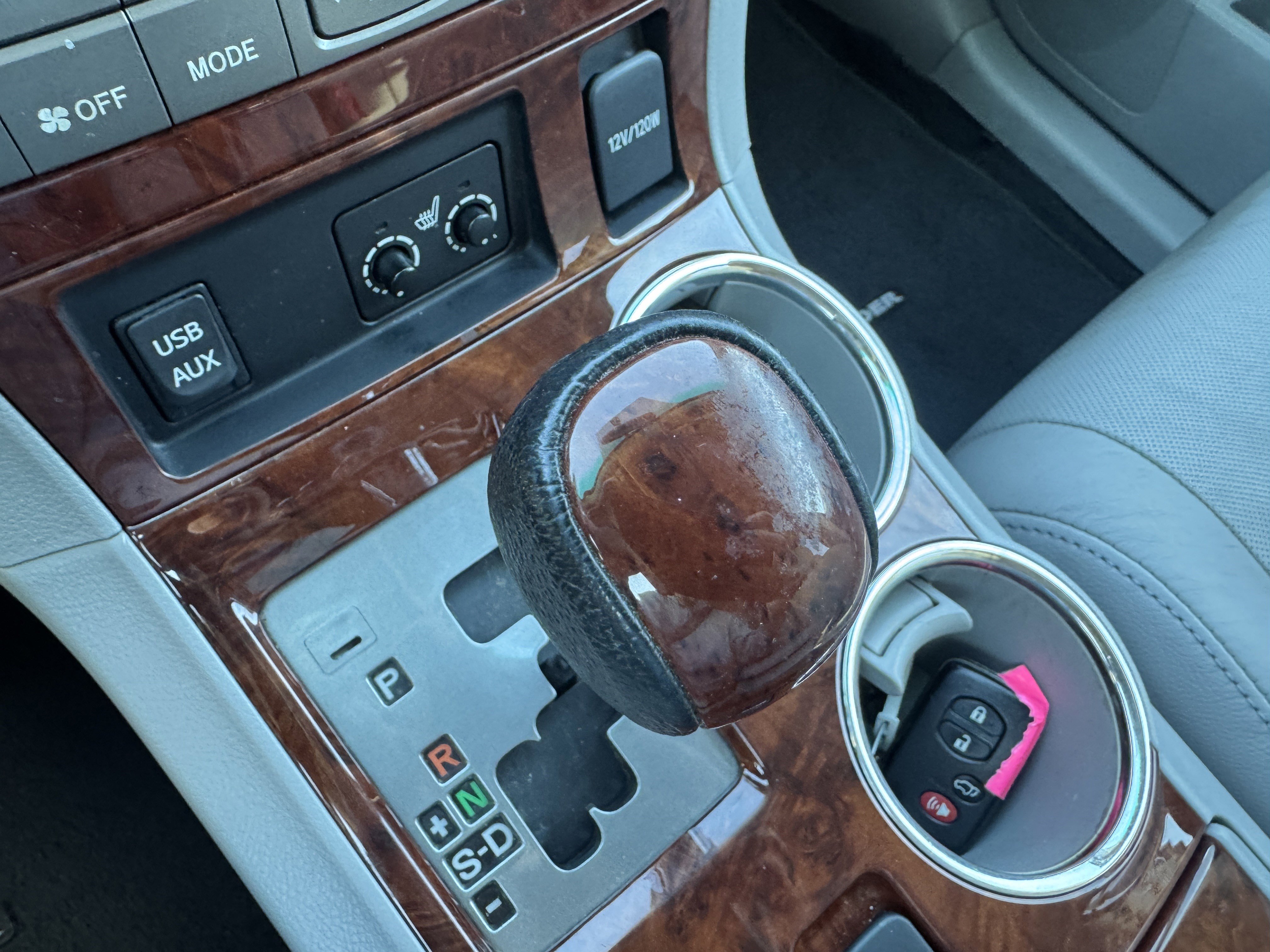 Used 2012 Toyota Highlander Limited w/ Tow Pkg image 30