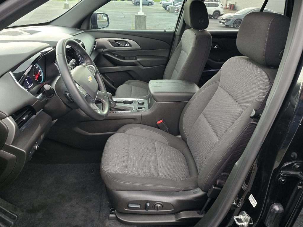 Used 2023 Chevrolet Traverse LT FWD image 12