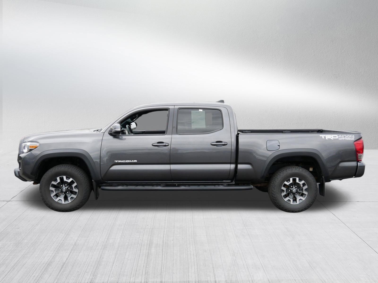 Used 2017 Toyota Tacoma TRD Off-Road AWD/4WD image 4