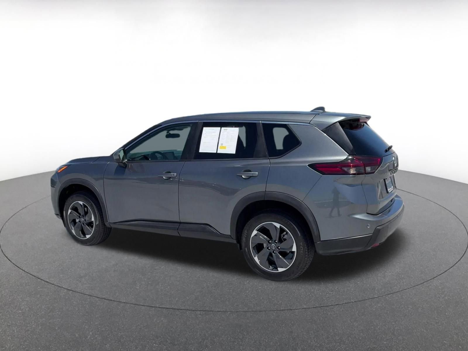 Used 2025 Nissan Rogue SV FWD image 10