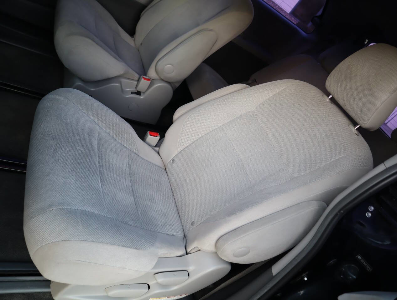 Used 2015 Toyota Sienna L image 26