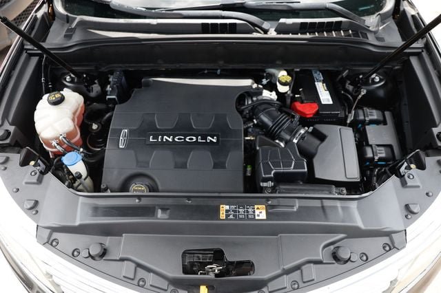Used 2016 Lincoln MKX Reserve w/ Technology Package FWD image 21