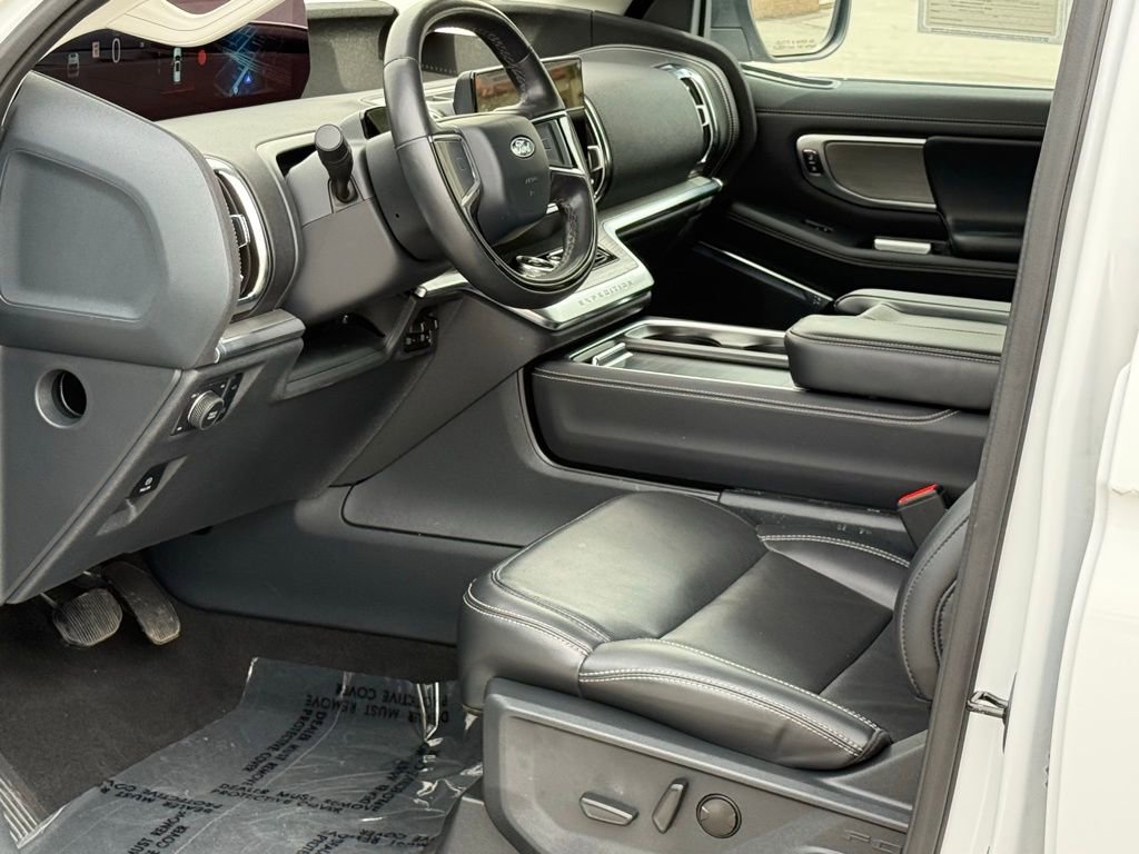 Certified 2025 Ford Expedition Platinum AWD/4WD image 6