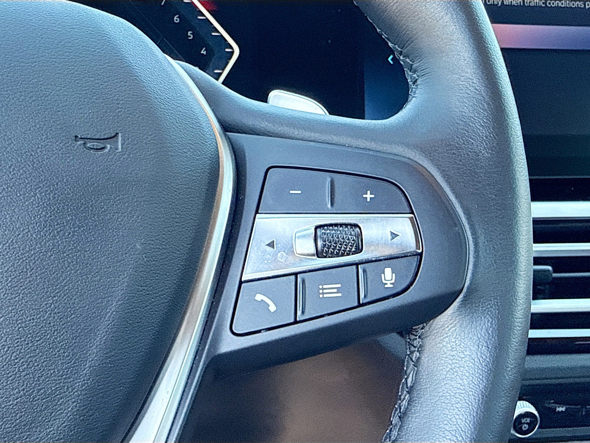 Used 2023 BMW 330i Sedan w/ Premium Package image 38