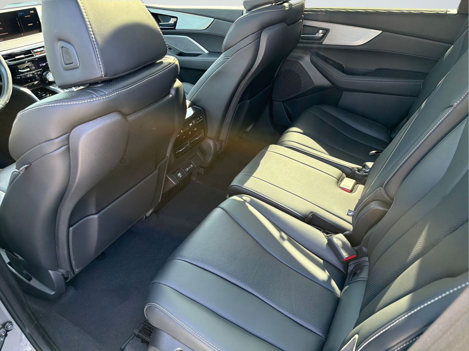 Used 2023 Acura MDX w/ Technology Package AWD/4WD image 33