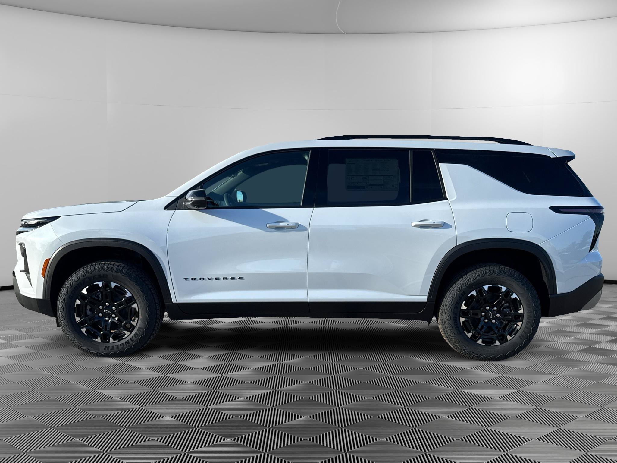 New 2027 Chevrolet Traverse Z71 w/ Driver Confidence Package AWD/4WD image 2