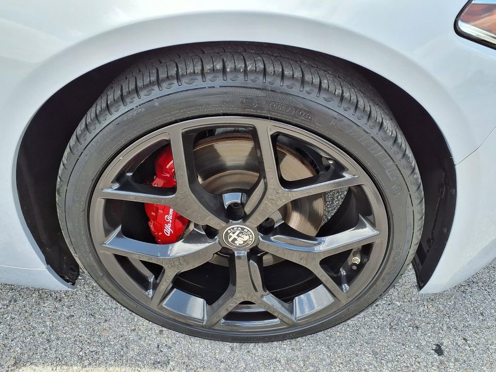 Used 2021 Alfa Romeo Giulia Ti w/ Nero Edizione RWD image 9