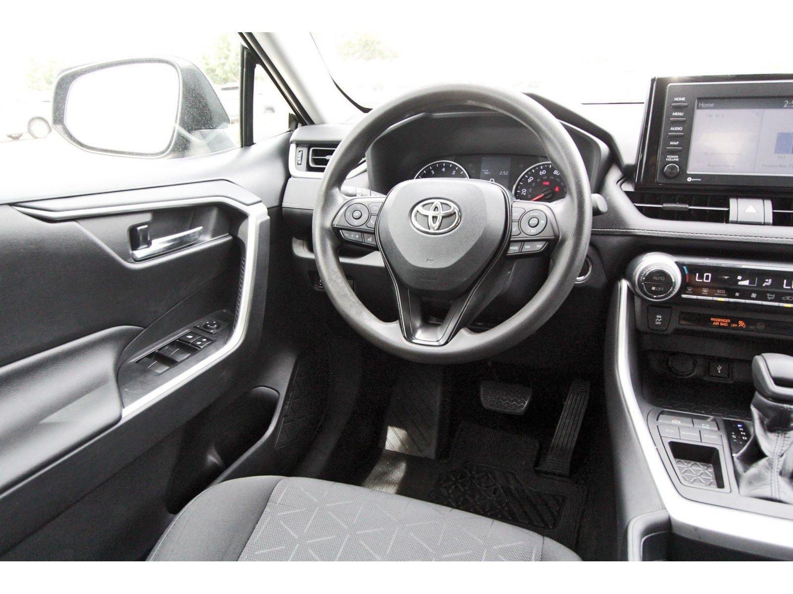 Used 2021 Toyota RAV4 XLE FWD image 8