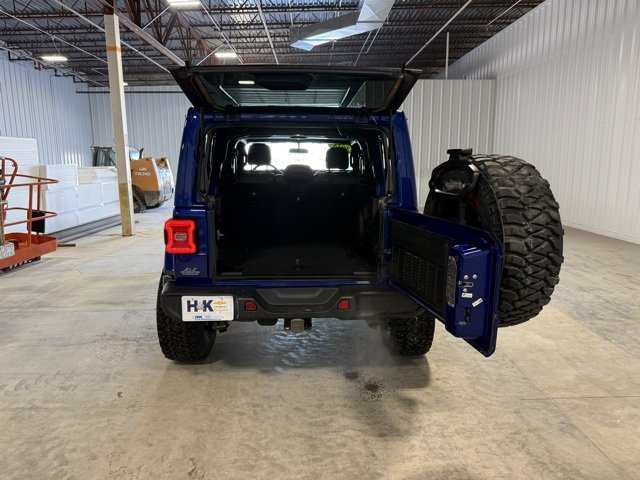 Used 2018 Jeep Wrangler Unlimited Sahara w/ Dual Top Group image 33
