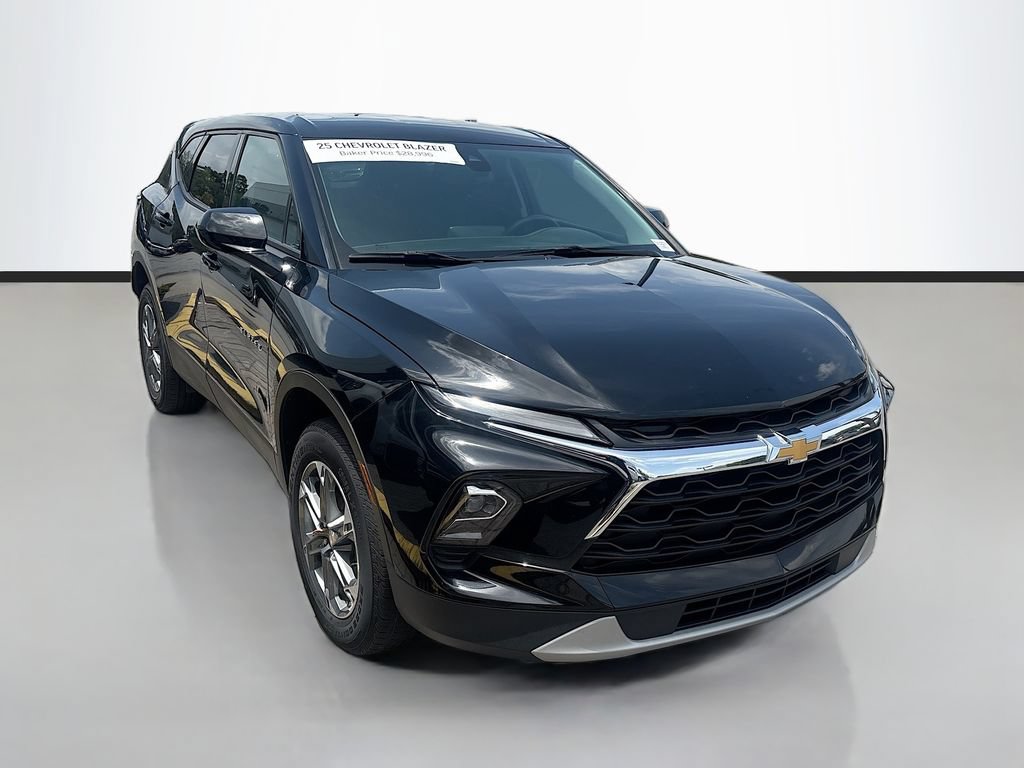 Used 2025 Chevrolet Blazer LT FWD image 3