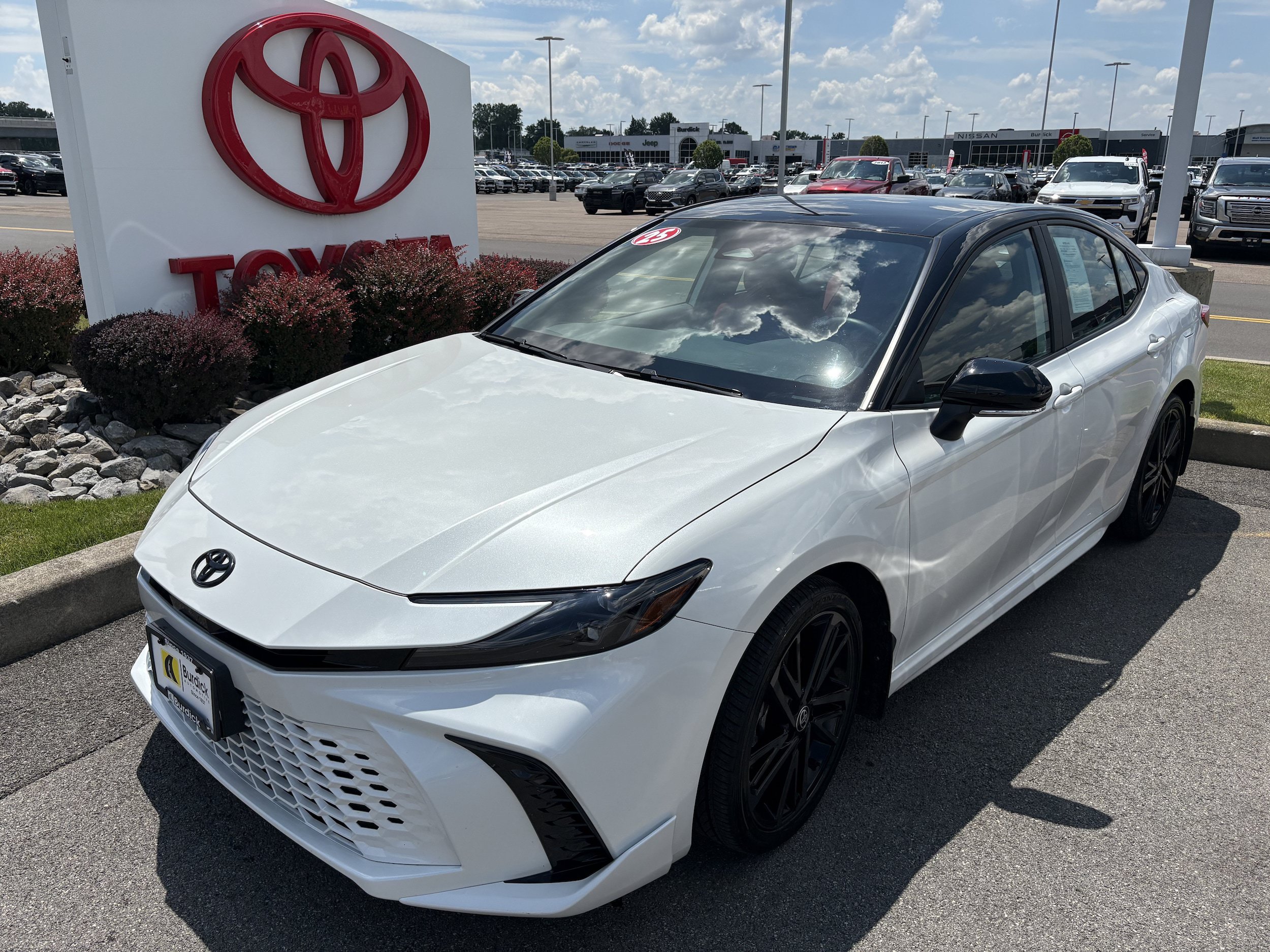 Used 2025 Toyota Camry XSE AWD/4WD image 10