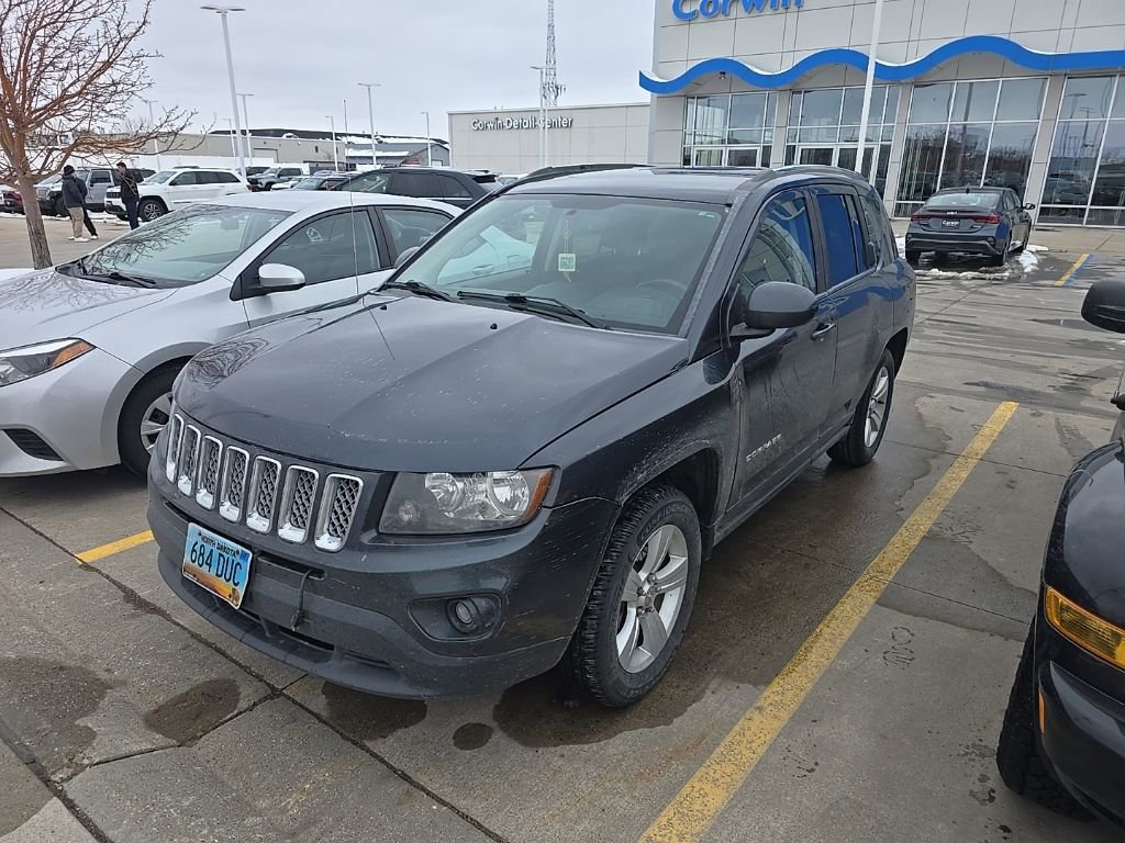 Used 2014 Jeep Compass Latitude image 2